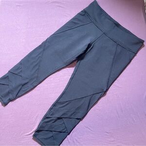 Ivivva (Lululemon kids) Crisscross Mesh Crop Legging in Black - size 14